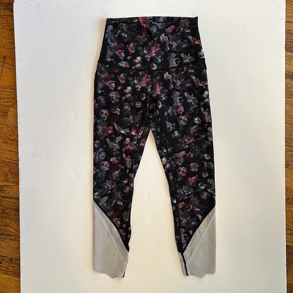 Lululemon Wunder Under Crop Leggings, size 2, EUC - Picture 1 of 4